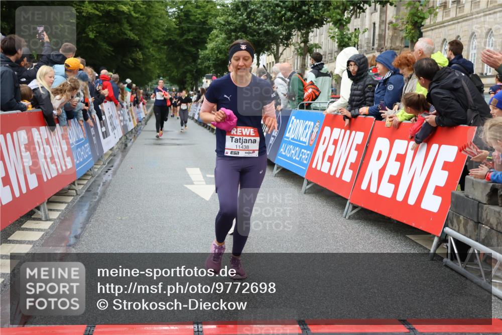 14.06.2026 - REWE Women's Run Strokosch-Dieckow http://msf.ph/oto/9772698 14.06.2026 09:54:55 Ziel 10066, 10290, 11167, 11179, 11407, 11438 meine-sportfotos.de