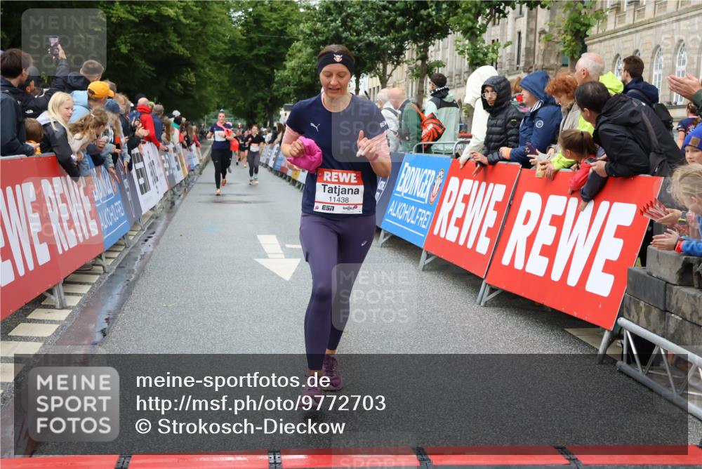 14.06.2026 - REWE Women's Run Strokosch-Dieckow http://msf.ph/oto/9772703 14.06.2026 09:54:55 Ziel 10066, 10290, 11167, 11179, 11407, 11438 meine-sportfotos.de
