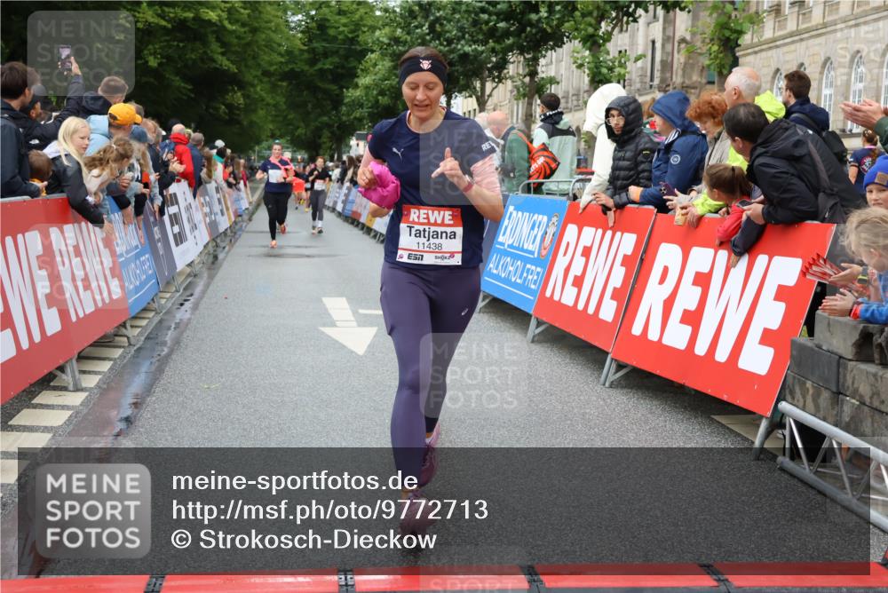 14.06.2026 - REWE Women's Run Strokosch-Dieckow http://msf.ph/oto/9772713 14.06.2026 09:54:55 Ziel 10066, 10290, 11167, 11179, 11407, 11438 meine-sportfotos.de