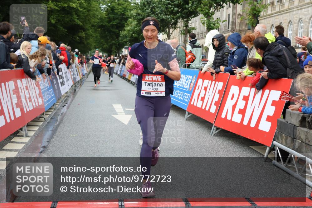 14.06.2026 - REWE Women's Run Strokosch-Dieckow http://msf.ph/oto/9772723 14.06.2026 09:54:55 Ziel 10066, 10290, 11167, 11179, 11407, 11438 meine-sportfotos.de