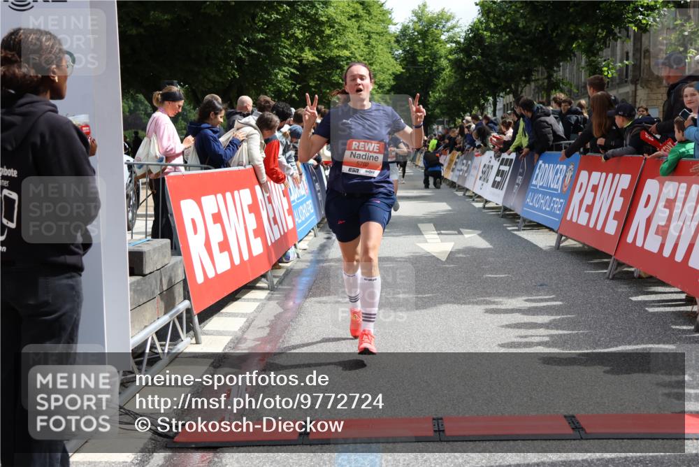 14.06.2026 - REWE Women's Run Strokosch-Dieckow http://msf.ph/oto/9772724 14.06.2026 10:55:32 Ziel 5308, 5702 meine-sportfotos.de