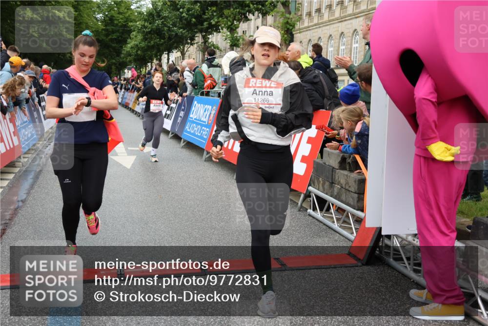 14.06.2026 - REWE Women's Run Strokosch-Dieckow http://msf.ph/oto/9772831 14.06.2026 09:55:02 Ziel 11167, 11266, 11270, 11273, 11438 meine-sportfotos.de