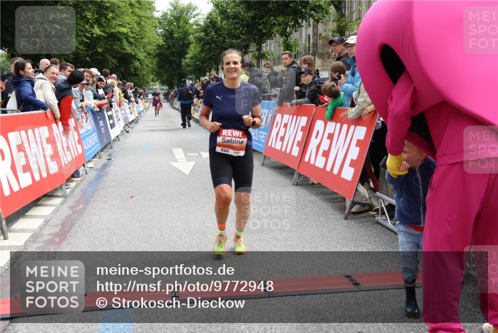 14.06.2026 - REWE Women's Run Strokosch-Dieckow http://msf.ph/oto/9772948 14.06.2026 10:55:05 Ziel 5096 meine-sportfotos.de