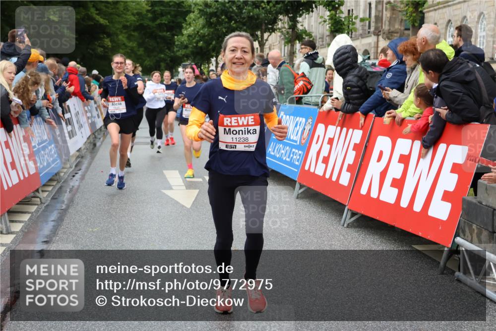 14.06.2026 - REWE Women's Run Strokosch-Dieckow http://msf.ph/oto/9772975 14.06.2026 09:55:07 Ziel 10154, 10343, 10352, 10526, 11056, 11238, 11266, 11270, 11273, 11335 meine-sportfotos.de