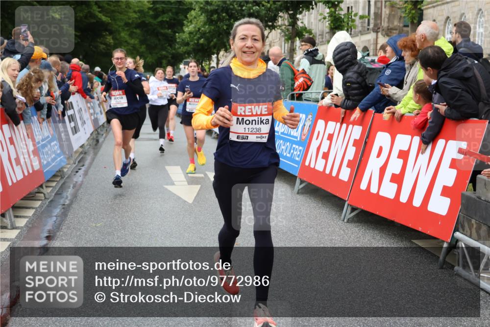 14.06.2026 - REWE Women's Run Strokosch-Dieckow http://msf.ph/oto/9772986 14.06.2026 09:55:07 Ziel 10154, 10343, 10352, 10526, 11056, 11238, 11266, 11270, 11273, 11335 meine-sportfotos.de