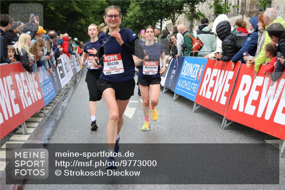 14.06.2026 - REWE Women's Run Strokosch-Dieckow http://msf.ph/oto/9773000 14.06.2026 09:55:09 Ziel 10154, 10343, 10352, 10526, 11056, 11238, 11266, 11270, 11273, 11335 meine-sportfotos.de