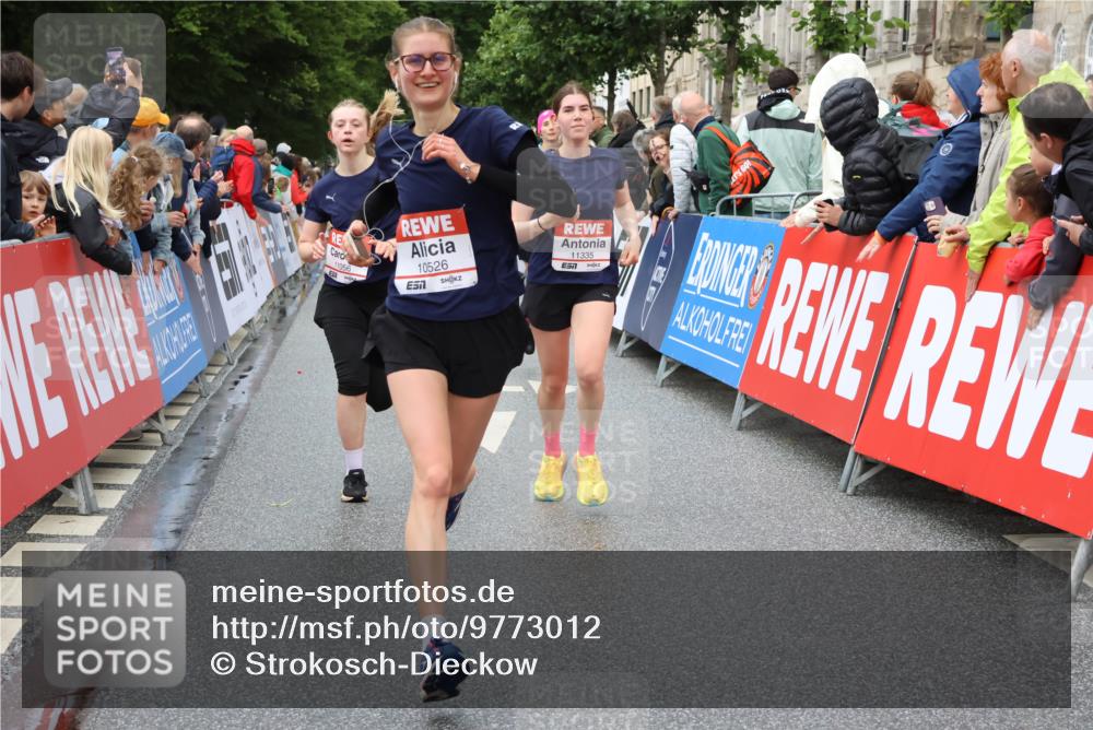 14.06.2026 - REWE Women's Run Strokosch-Dieckow http://msf.ph/oto/9773012 14.06.2026 09:55:09 Ziel 10154, 10343, 10352, 10526, 11056, 11238, 11266, 11270, 11273, 11335 meine-sportfotos.de