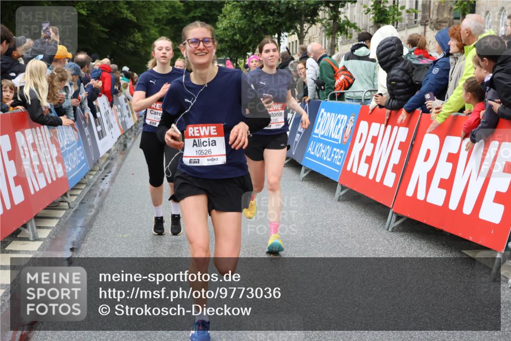 14.06.2026 - REWE Women's Run Strokosch-Dieckow http://msf.ph/oto/9773036 14.06.2026 09:55:09 Ziel 10154, 10343, 10352, 10526, 11056, 11238, 11266, 11270, 11273, 11335 meine-sportfotos.de