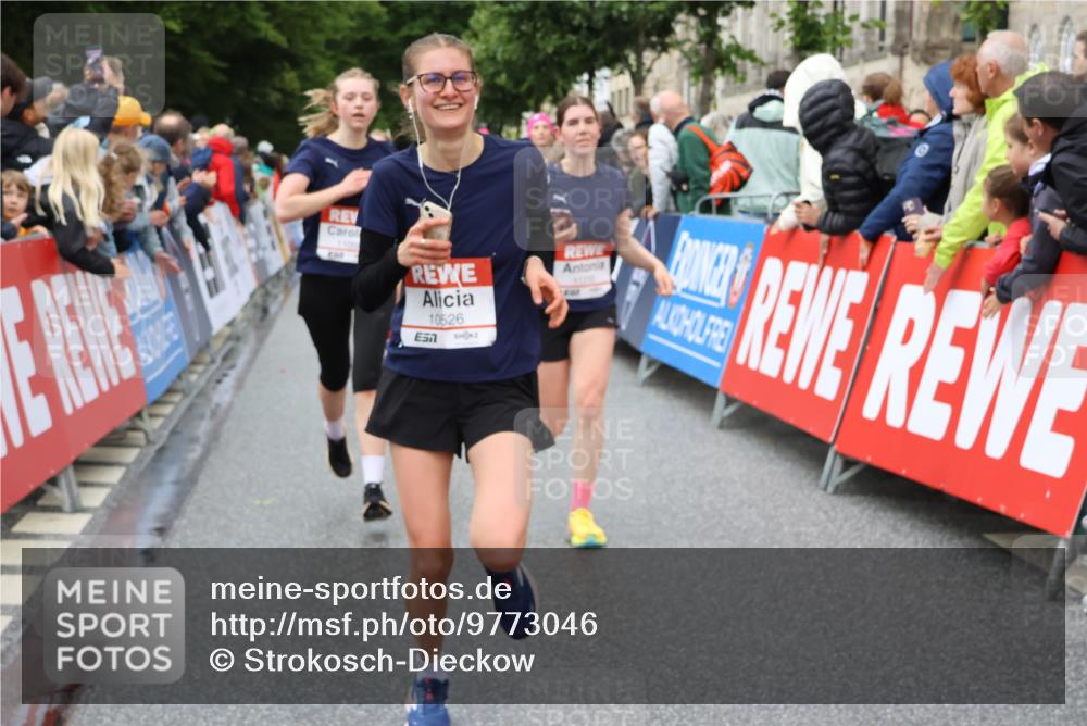 14.06.2026 - REWE Women's Run Strokosch-Dieckow http://msf.ph/oto/9773046 14.06.2026 09:55:09 Ziel 10154, 10343, 10352, 10526, 11056, 11238, 11266, 11270, 11273, 11335 meine-sportfotos.de