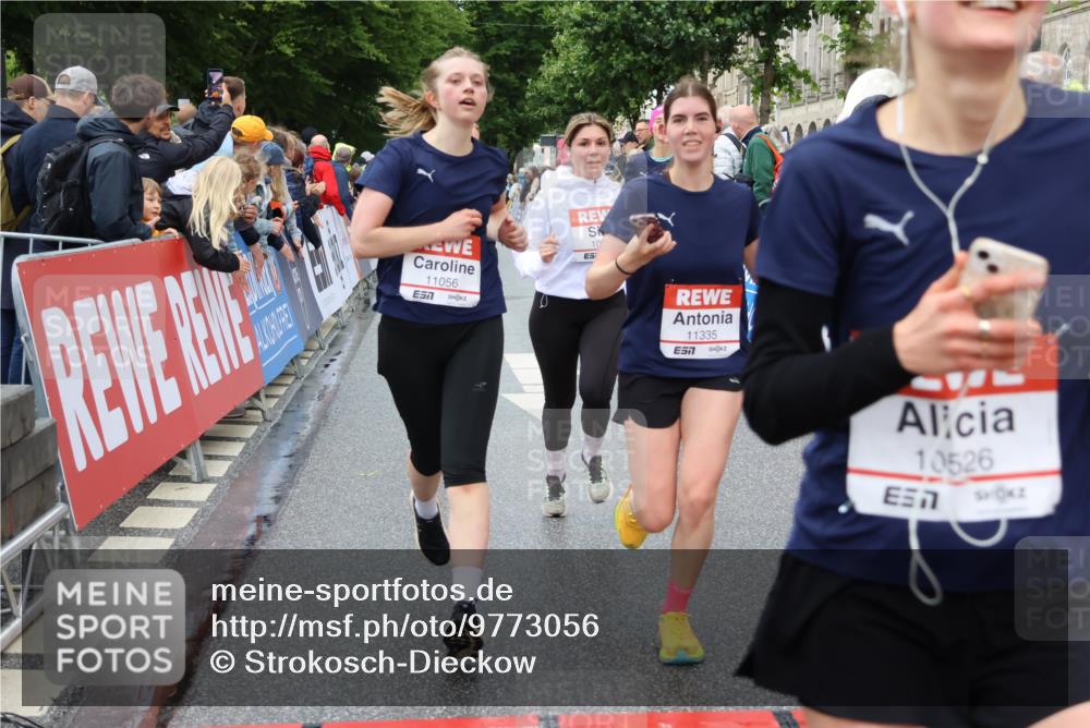14.06.2026 - REWE Women's Run Strokosch-Dieckow http://msf.ph/oto/9773056 14.06.2026 09:55:10 Ziel 10154, 10343, 10352, 10526, 11056, 11238, 11270, 11335 meine-sportfotos.de