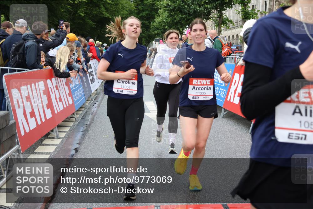 14.06.2026 - REWE Women's Run Strokosch-Dieckow http://msf.ph/oto/9773069 14.06.2026 09:55:10 Ziel 10154, 10343, 10352, 10526, 11056, 11238, 11270, 11335 meine-sportfotos.de