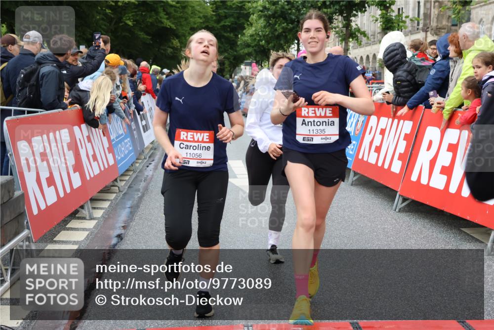14.06.2026 - REWE Women's Run Strokosch-Dieckow http://msf.ph/oto/9773089 14.06.2026 09:55:10 Ziel 10154, 10343, 10352, 10526, 11056, 11238, 11270, 11335 meine-sportfotos.de