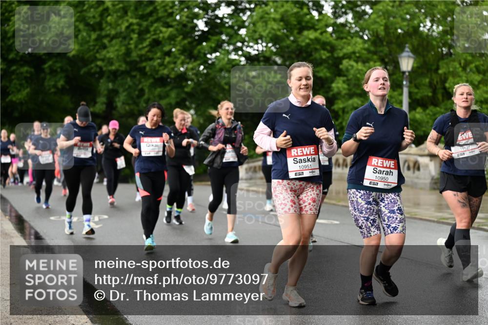 14.06.2026 - REWE Women's Run Dr. Thomas Lammeyer http://msf.ph/oto/9773097 14.06.2026 09:51:54 Laufen 10951, 57, 10950, 7, 11527, 57 meine-sportfotos.de
