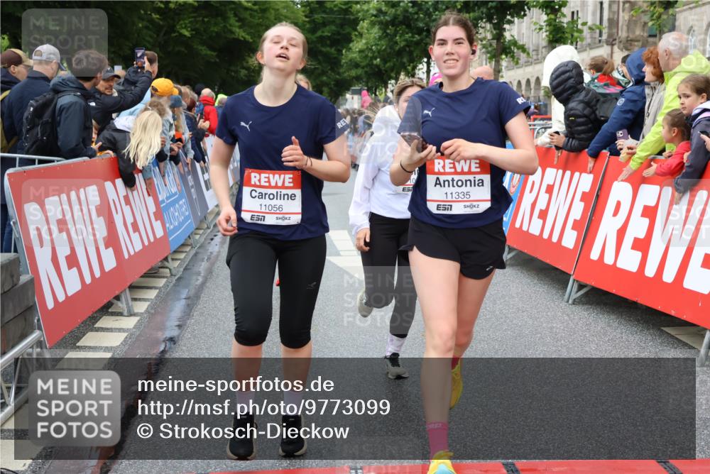 14.06.2026 - REWE Women's Run Strokosch-Dieckow http://msf.ph/oto/9773099 14.06.2026 09:55:10 Ziel 10154, 10343, 10352, 10526, 11056, 11238, 11270, 11335 meine-sportfotos.de