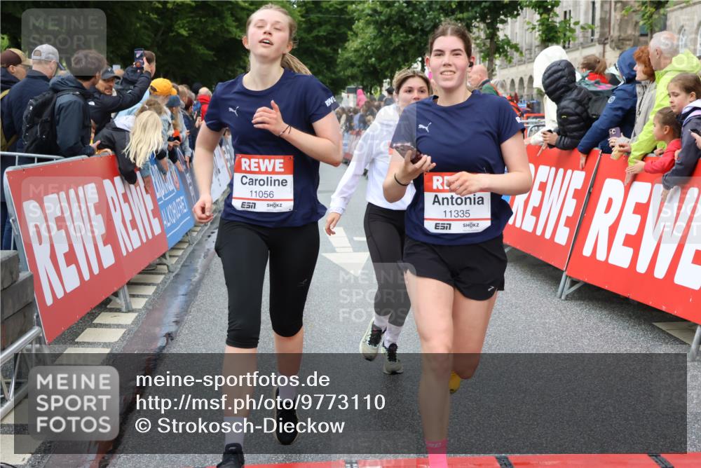 14.06.2026 - REWE Women's Run Strokosch-Dieckow http://msf.ph/oto/9773110 14.06.2026 09:55:10 Ziel 10154, 10343, 10352, 10526, 11056, 11238, 11270, 11335 meine-sportfotos.de