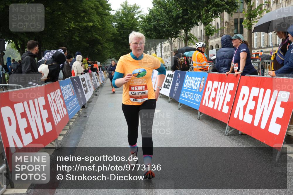 14.06.2026 - REWE Women's Run Strokosch-Dieckow http://msf.ph/oto/9773136 14.06.2026 11:09:20 Ziel 5037, 5099, 5544, 5600, 5732, 5825, 5841, 5925 meine-sportfotos.de