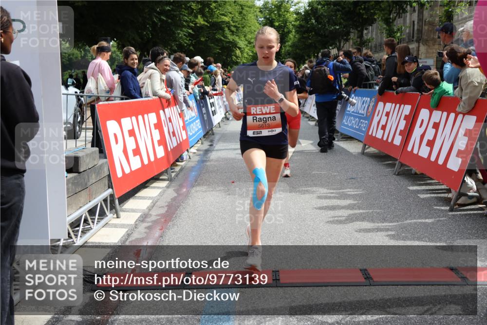14.06.2026 - REWE Women's Run Strokosch-Dieckow http://msf.ph/oto/9773139 14.06.2026 10:54:53 Ziel 5189, 5594, 5613, 5707, 5916 meine-sportfotos.de