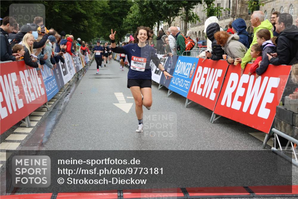 14.06.2026 - REWE Women's Run Strokosch-Dieckow http://msf.ph/oto/9773181 14.06.2026 09:55:23 Ziel 10997, 11443 meine-sportfotos.de