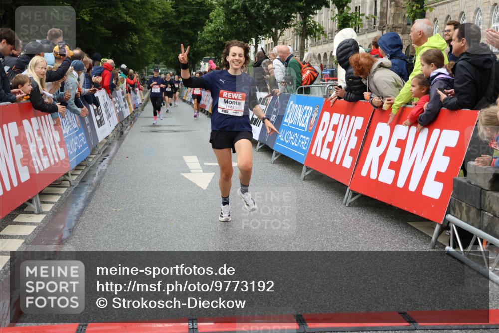 14.06.2026 - REWE Women's Run Strokosch-Dieckow http://msf.ph/oto/9773192 14.06.2026 09:55:23 Ziel 10997, 11443 meine-sportfotos.de