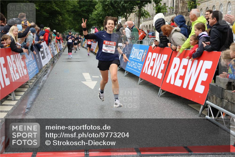 14.06.2026 - REWE Women's Run Strokosch-Dieckow http://msf.ph/oto/9773204 14.06.2026 09:55:23 Ziel 10997, 11443 meine-sportfotos.de