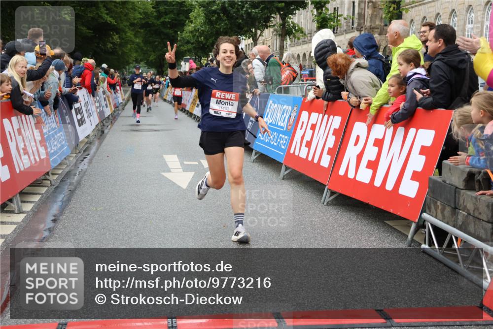 14.06.2026 - REWE Women's Run Strokosch-Dieckow http://msf.ph/oto/9773216 14.06.2026 09:55:23 Ziel 10997, 11443 meine-sportfotos.de