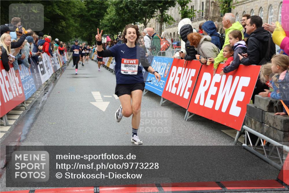 14.06.2026 - REWE Women's Run Strokosch-Dieckow http://msf.ph/oto/9773228 14.06.2026 09:55:23 Ziel 10997, 11443 meine-sportfotos.de