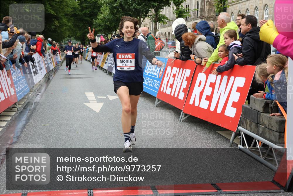 14.06.2026 - REWE Women's Run Strokosch-Dieckow http://msf.ph/oto/9773257 14.06.2026 09:55:23 Ziel 10997, 11443 meine-sportfotos.de