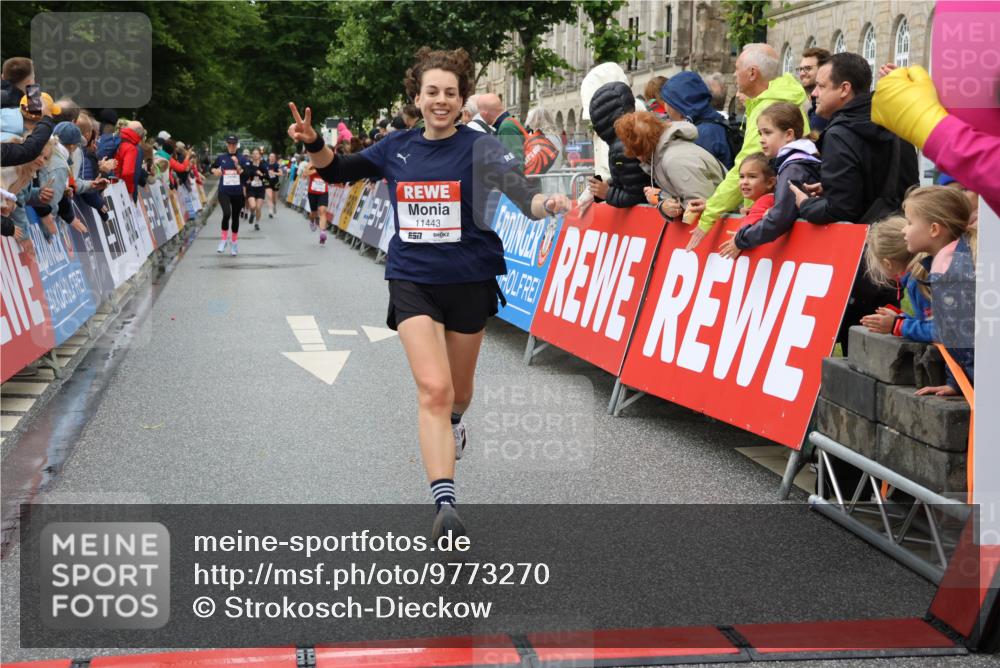 14.06.2026 - REWE Women's Run Strokosch-Dieckow http://msf.ph/oto/9773270 14.06.2026 09:55:23 Ziel 10997, 11443 meine-sportfotos.de