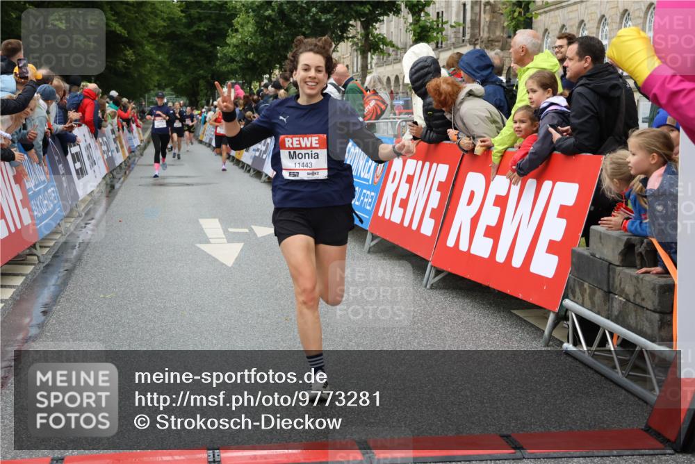 14.06.2026 - REWE Women's Run Strokosch-Dieckow http://msf.ph/oto/9773281 14.06.2026 09:55:23 Ziel 10997, 11443 meine-sportfotos.de