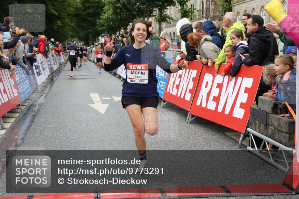 14.06.2026 - REWE Women's Run Strokosch-Dieckow http://msf.ph/oto/9773291 14.06.2026 09:55:23 Ziel 10997, 11443 meine-sportfotos.de