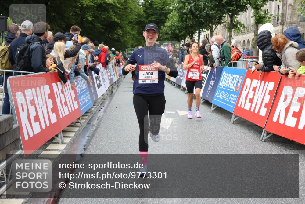 14.06.2026 - REWE Women's Run Strokosch-Dieckow http://msf.ph/oto/9773301 14.06.2026 09:55:28 Ziel 10150, 10598, 10997, 11300, 11443 meine-sportfotos.de