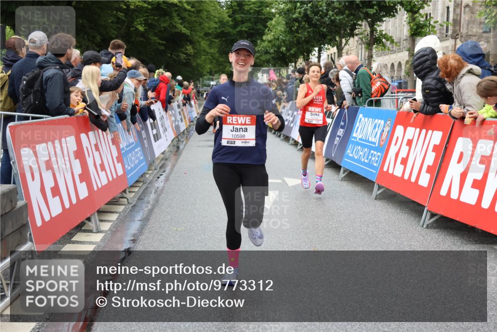 14.06.2026 - REWE Women's Run Strokosch-Dieckow http://msf.ph/oto/9773312 14.06.2026 09:55:28 Ziel 10150, 10598, 10997, 11300, 11443 meine-sportfotos.de
