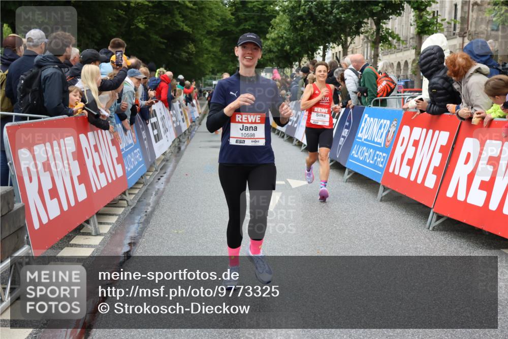 14.06.2026 - REWE Women's Run Strokosch-Dieckow http://msf.ph/oto/9773325 14.06.2026 09:55:28 Ziel 10150, 10598, 10997, 11300, 11443 meine-sportfotos.de