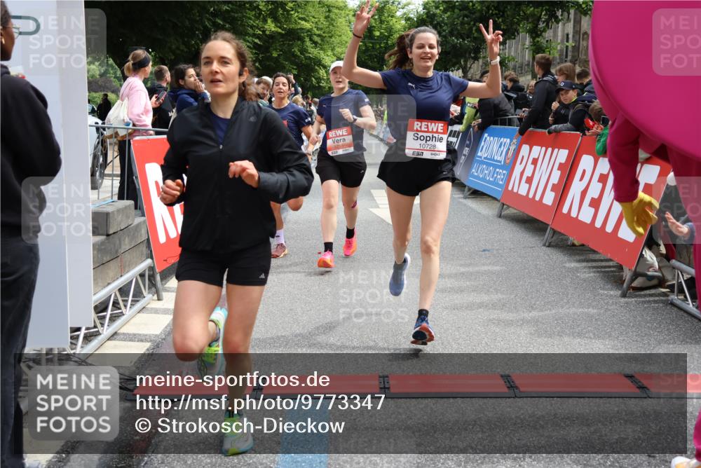 14.06.2026 - REWE Women's Run Strokosch-Dieckow http://msf.ph/oto/9773347 14.06.2026 10:54:39 Ziel 5051, 5434, 5516, 5715, 10728 meine-sportfotos.de