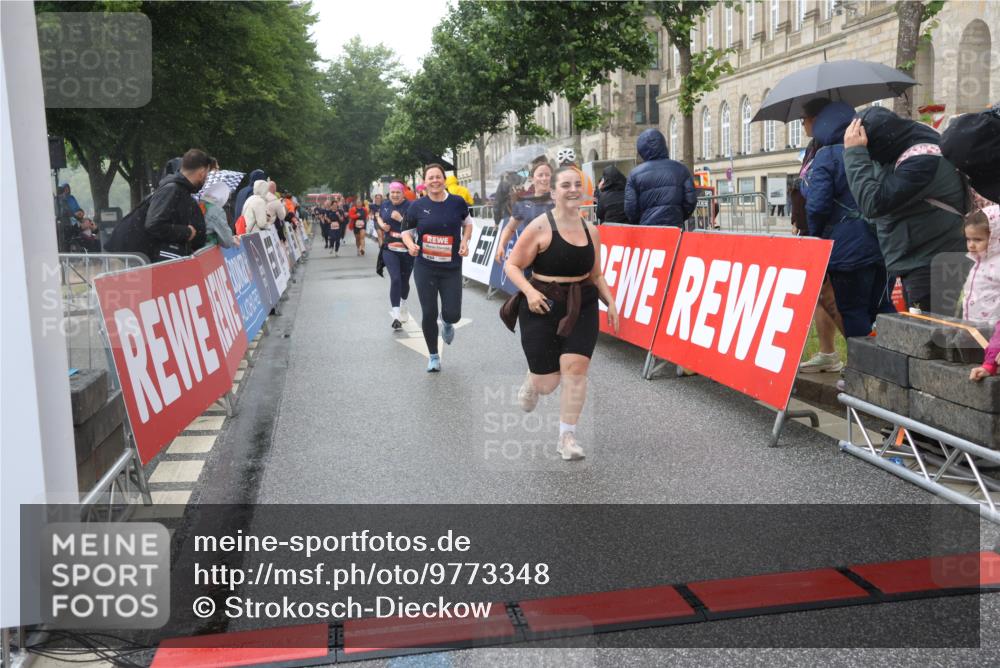 14.06.2026 - REWE Women's Run Strokosch-Dieckow http://msf.ph/oto/9773348 14.06.2026 11:08:59 Ziel 5073, 5135, 5186, 5187, 5232, 5271, 5318, 5338, 5593, 5758, 5947, 6014, 6039 meine-sportfotos.de