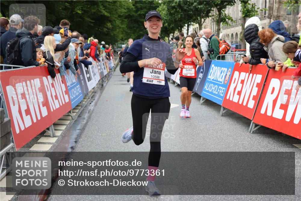 14.06.2026 - REWE Women's Run Strokosch-Dieckow http://msf.ph/oto/9773361 14.06.2026 09:55:28 Ziel 10150, 10598, 10997, 11300, 11443 meine-sportfotos.de