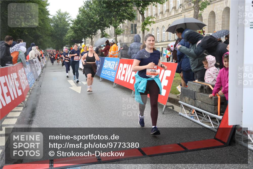 14.06.2026 - REWE Women's Run Strokosch-Dieckow http://msf.ph/oto/9773380 14.06.2026 11:08:58 Ziel 5073, 5135, 5186, 5187, 5232, 5271, 5318, 5338, 5593, 5614, 5758, 5947, 6014, 6039 meine-sportfotos.de