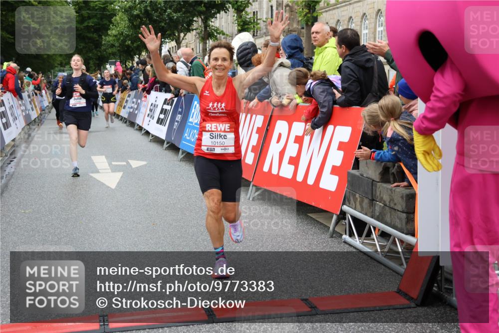 14.06.2026 - REWE Women's Run Strokosch-Dieckow http://msf.ph/oto/9773383 14.06.2026 09:55:30 Ziel 10150, 10598, 11300, 11443 meine-sportfotos.de