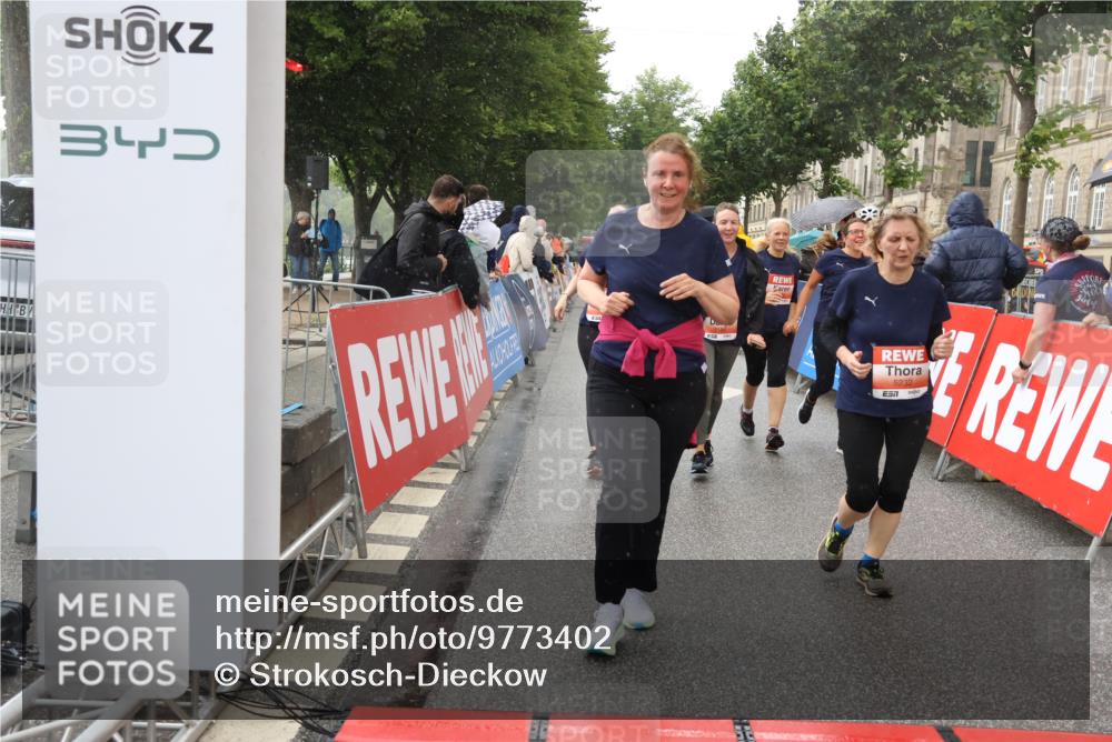 14.06.2026 - REWE Women's Run Strokosch-Dieckow http://msf.ph/oto/9773402 14.06.2026 11:08:52 Ziel 5186, 5187, 5224, 5232, 5235, 5318, 5413, 5593, 5614, 5758, 5779, 6014 meine-sportfotos.de
