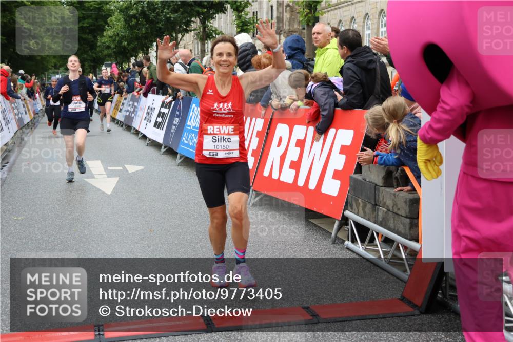 14.06.2026 - REWE Women's Run Strokosch-Dieckow http://msf.ph/oto/9773405 14.06.2026 09:55:30 Ziel 10150, 10598, 11300, 11443 meine-sportfotos.de