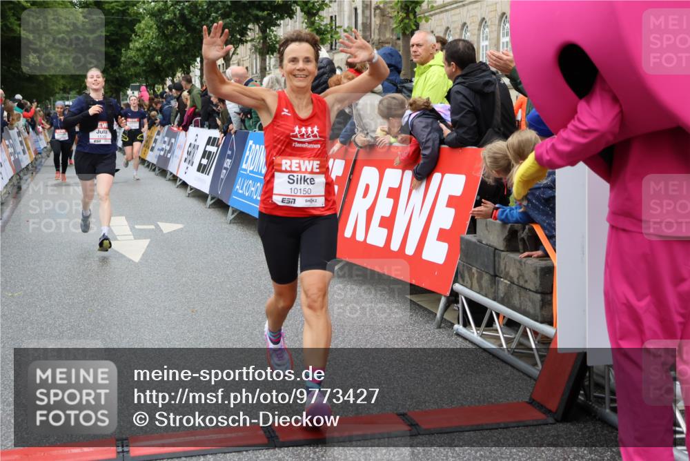 14.06.2026 - REWE Women's Run Strokosch-Dieckow http://msf.ph/oto/9773427 14.06.2026 09:55:30 Ziel 10150, 10598, 11300, 11443 meine-sportfotos.de