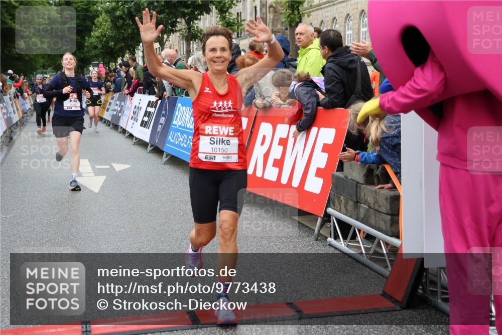 14.06.2026 - REWE Women's Run Strokosch-Dieckow http://msf.ph/oto/9773438 14.06.2026 09:55:31 Ziel 10150, 10231, 10598, 11300, 11443 meine-sportfotos.de