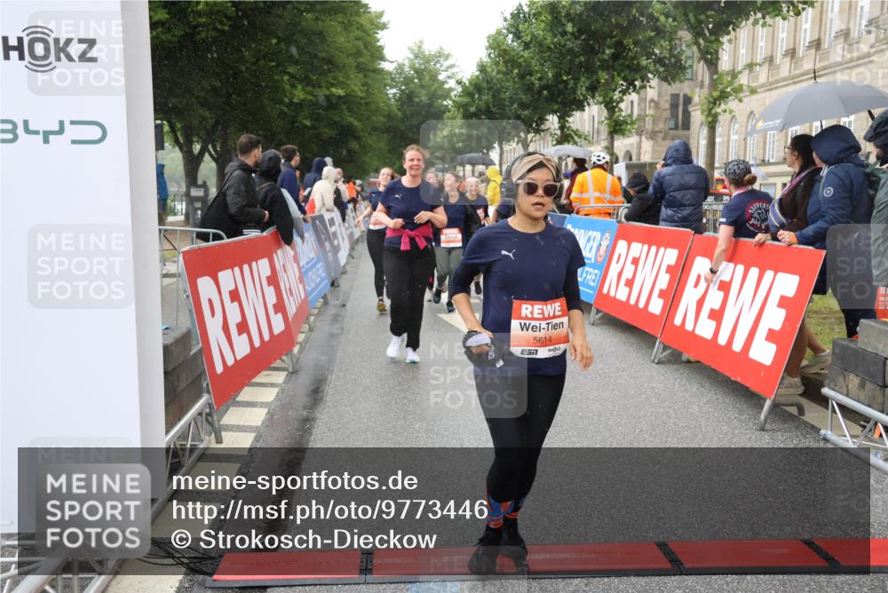 14.06.2026 - REWE Women's Run Strokosch-Dieckow http://msf.ph/oto/9773446 14.06.2026 11:08:50 Ziel 5186, 5187, 5224, 5232, 5235, 5318, 5413, 5593, 5596, 5614, 5758, 5779, 6014 meine-sportfotos.de