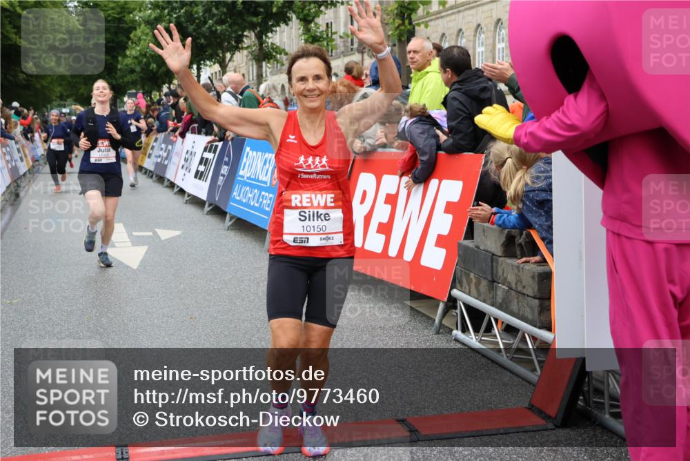14.06.2026 - REWE Women's Run Strokosch-Dieckow http://msf.ph/oto/9773460 14.06.2026 09:55:31 Ziel 10150, 10231, 10598, 11300, 11443 meine-sportfotos.de