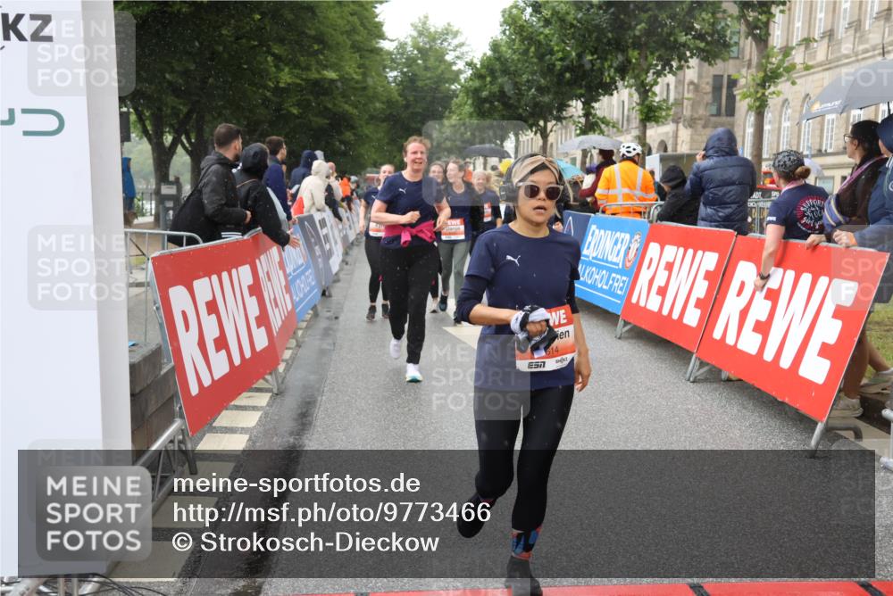 14.06.2026 - REWE Women's Run Strokosch-Dieckow http://msf.ph/oto/9773466 14.06.2026 11:08:50 Ziel 5186, 5187, 5224, 5232, 5235, 5318, 5413, 5593, 5596, 5614, 5758, 5779, 6014 meine-sportfotos.de