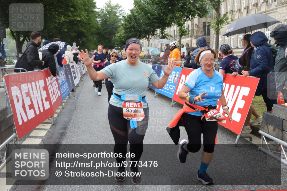 14.06.2026 - REWE Women's Run Strokosch-Dieckow http://msf.ph/oto/9773476 14.06.2026 11:08:48 Ziel 5224, 5232, 5235, 5318, 5413, 5414, 5596, 5614, 5779 meine-sportfotos.de