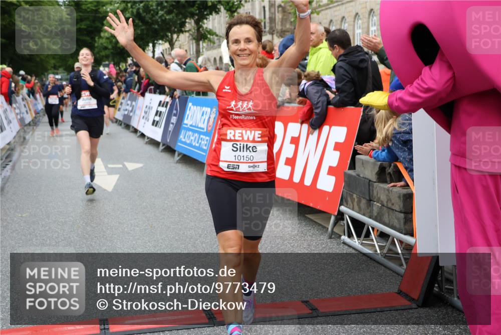 14.06.2026 - REWE Women's Run Strokosch-Dieckow http://msf.ph/oto/9773479 14.06.2026 09:55:31 Ziel 10150, 10231, 10598, 11300, 11443 meine-sportfotos.de