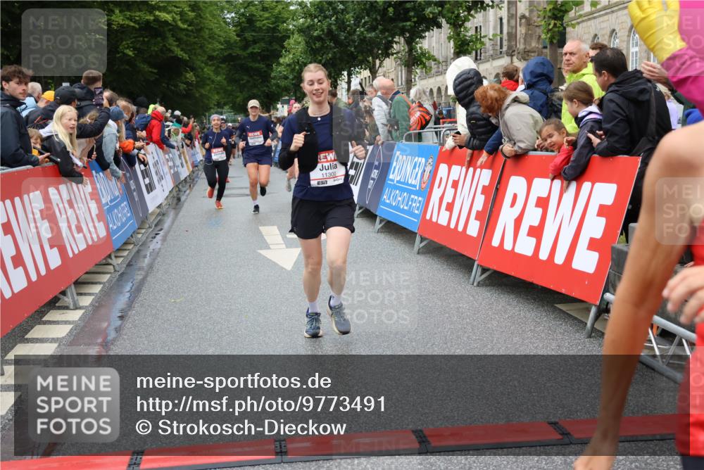 14.06.2026 - REWE Women's Run Strokosch-Dieckow http://msf.ph/oto/9773491 14.06.2026 09:55:32 Ziel 10150, 10231, 10598, 10810, 11089, 11300 meine-sportfotos.de