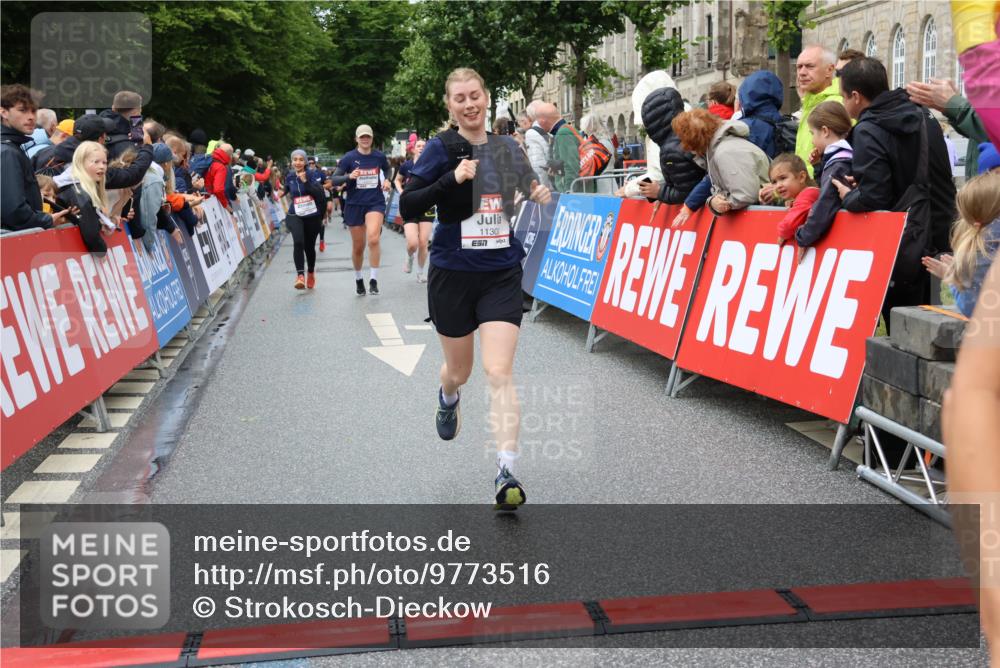 14.06.2026 - REWE Women's Run Strokosch-Dieckow http://msf.ph/oto/9773516 14.06.2026 09:55:32 Ziel 10150, 10231, 10598, 10810, 11089, 11300 meine-sportfotos.de