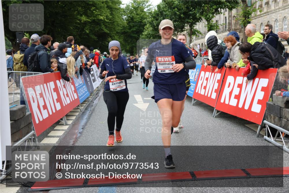 14.06.2026 - REWE Women's Run Strokosch-Dieckow http://msf.ph/oto/9773543 14.06.2026 09:55:35 Ziel 10150, 10231, 10496, 10598, 10810, 11089, 11300 meine-sportfotos.de